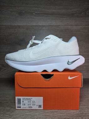 Nike Motiva Running Shoes Summit White Womens Sz 9 / Mens Sz 7.5 DV1238-111 NEW